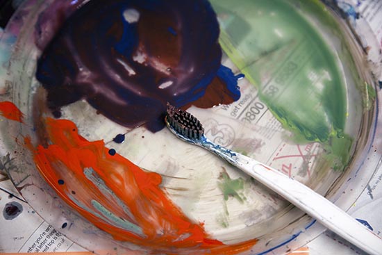 Mixing colours - a pupil's palette and tooth brush for mark making