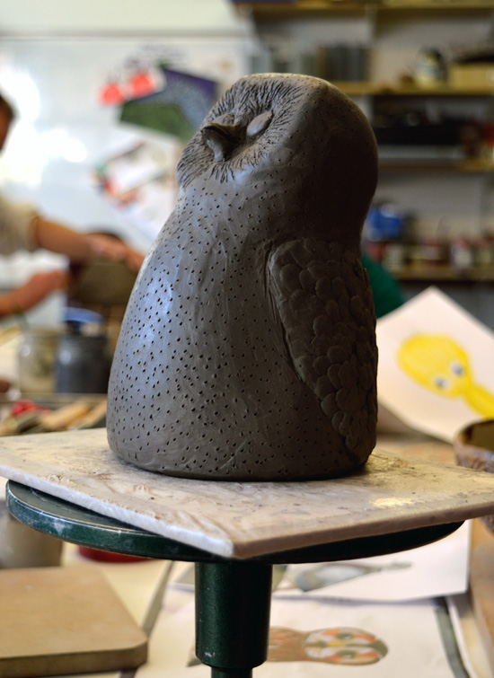 Peter then spends a considerable amount of time working on detail and texture on his owl