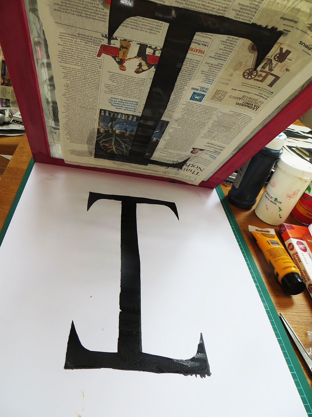 Screenprinting on a large scale with a small screen