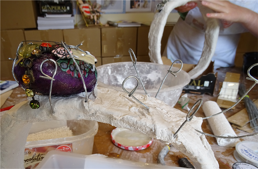 Gemstones being trapped within the wire claws