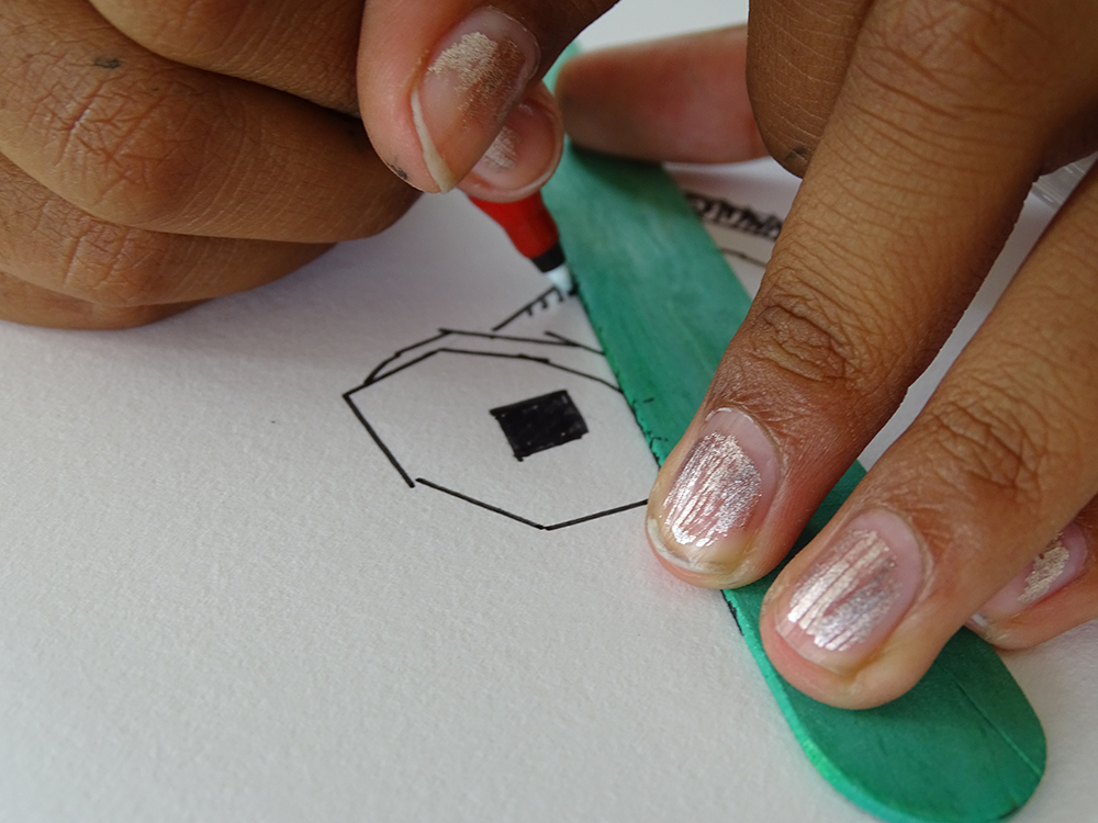 Drawing a cotton reel with only straight lines