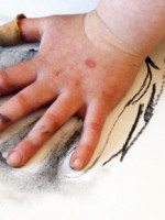 Drawing round hands