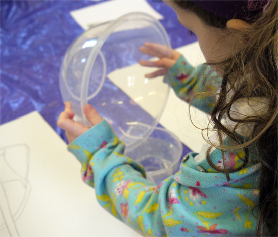 Inspired by Leonardo da Vinci - drawing pouring water. An active session in which children start with careful observation and move on to an exploration of materials.