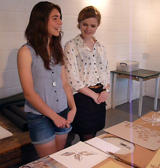 Sara and Jasmine introducing the class Using stencils: Sara and Jasmine introducing the class