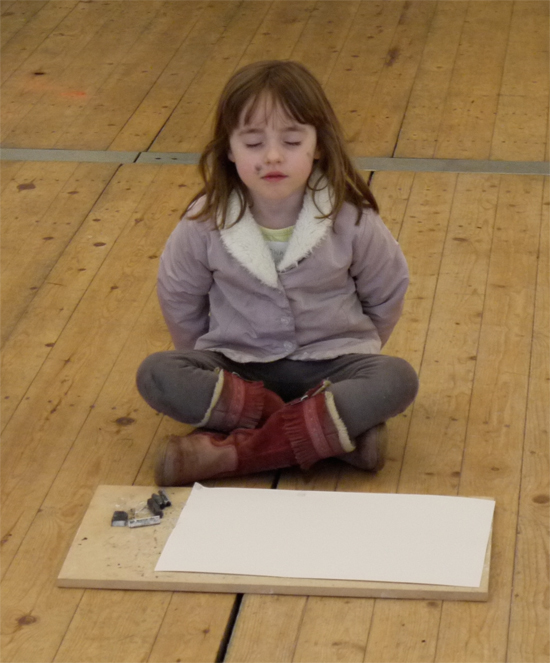 Feeling objects behind back before drawing Drawing by Touch: Feeling objects behind back before drawing