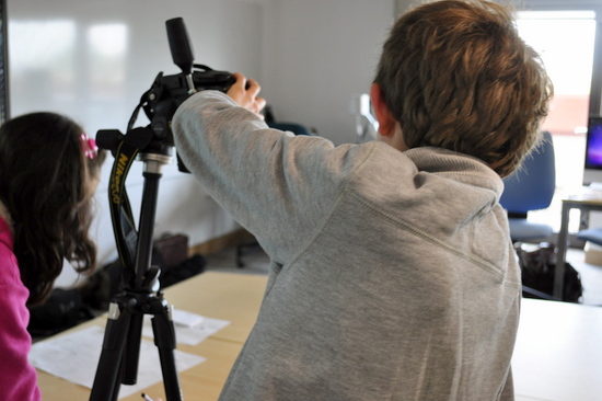 Using digita SLR camera to shoot the animation Drawings which move: using digita SLR camera to shoot the animation
