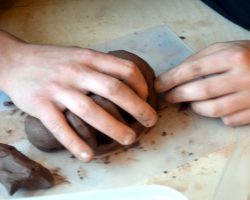 Resident artist at ArtWorks Studios, Cambridge, Rachel Wooller, introduces teenagers at AccessArt’s Experimental Drawing Class to the process of casting and creating negative shapes in plaster from clay positives.