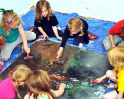 Working on a ambitious scale, artist Chloe Williams shows what can be achieved with printmaking techniques in an early years setting.