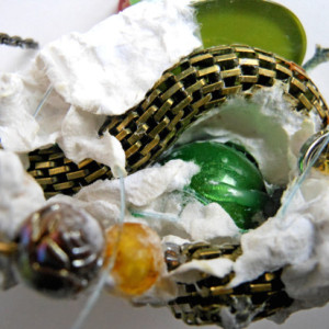 green button bead paper detail