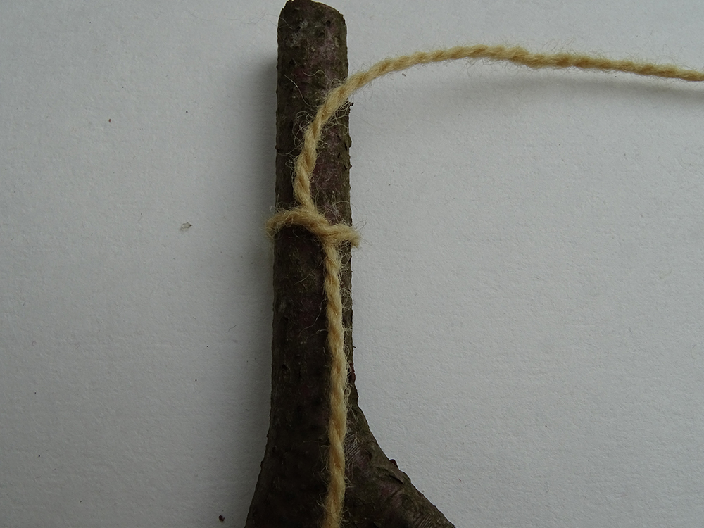 Tye a knot around the stick