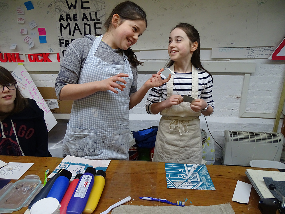 Demonstrating collagraphs