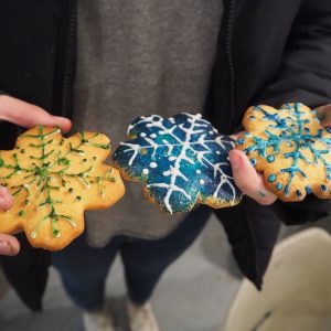 Artist Melissa Pierce Murray leads a festive workshop in which teenagers explore the shapes of snowflakes, then use these experiments to decorate Christmas cookies with designs in icing and egg tempura.