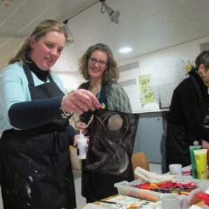 A teacher shows her plate to Kate in the studio - Fitz SC