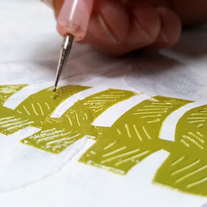 Using sgraffito in the printing ink