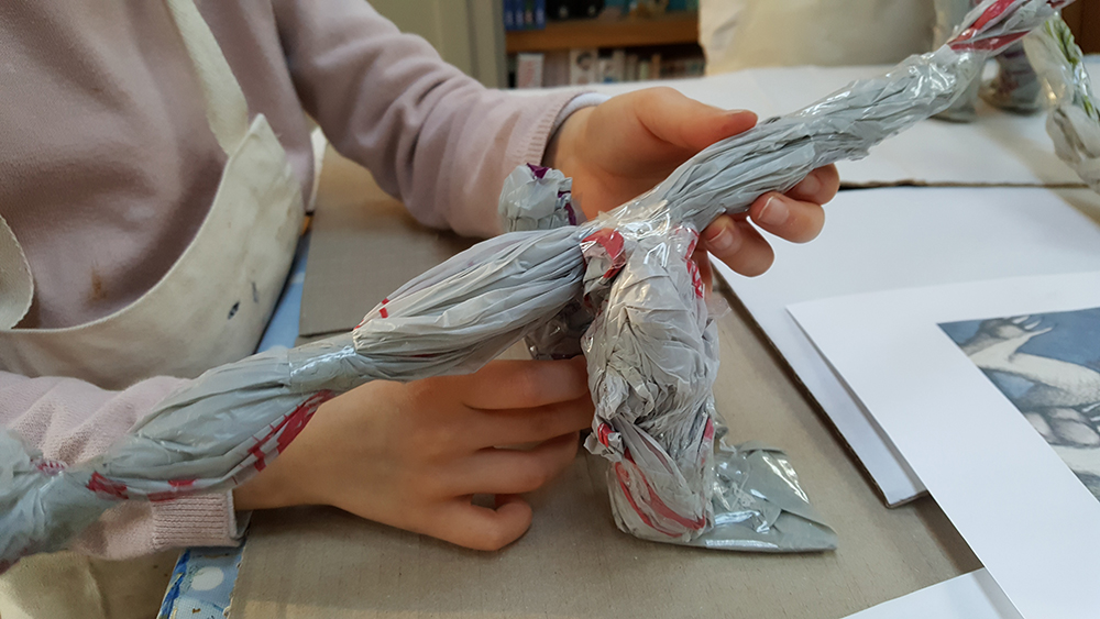 Taping legs to the tail