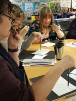 20190309_111930Teachers are taking on a sensory drawing exercise with Mediterranean scents from herbs