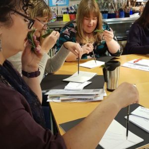 20190309_111930Teachers are taking on a sensory drawing exercise with Mediterranean scents from herbs