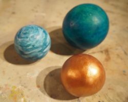 This post was inspired by the Japanese art of dorondongo, where mud and dirt are shaped and buffed into highly polished spheres. We made clay spheres and other simple forms in clay, and once dry, painted them with ink and acrylic.