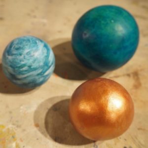 Making painted clay spheres