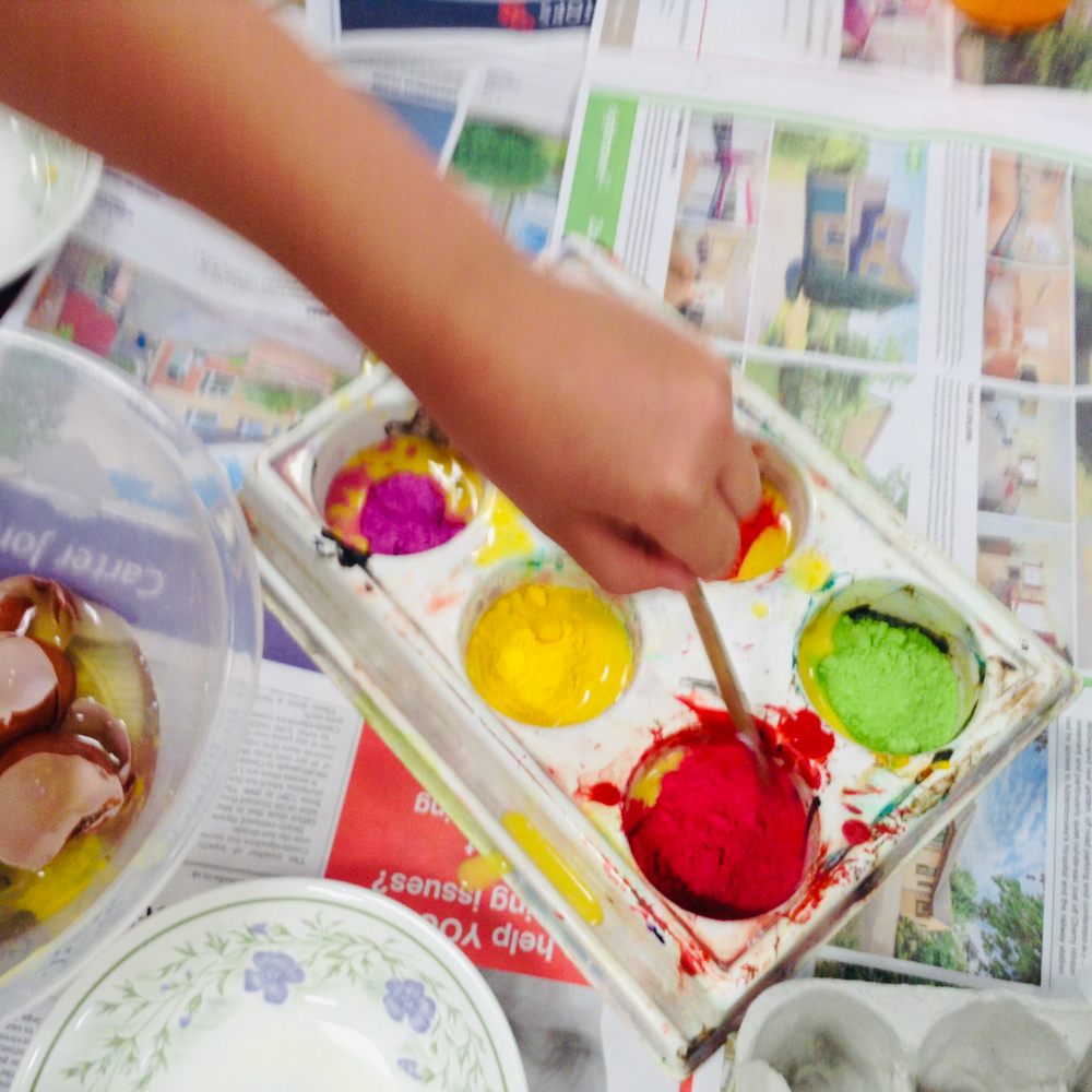 Mixing powder paint with egg to make egg tempera at Hauxton Primary School for Inspire with Pamela Stewart 