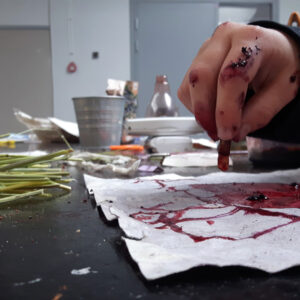 A_workshop_participant_painting_with_crushed_berries-by-Mostyn-de-Beer