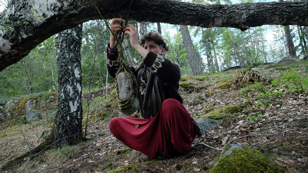 Tying-the-large-rock-to-a-horizontal-branch-by-Mostyn-de-Beer