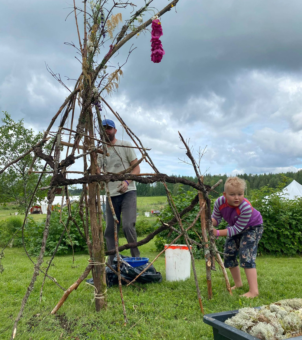 Creating a sculpture out of moss, twigs, and clay by Mostyn de Beer