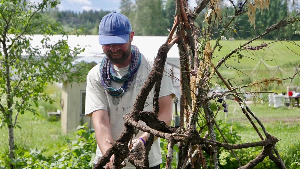 Creating a sculpture out of moss, twigs, and clay by Mostyn de Beer