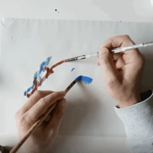 Create loose drawings using materials in both hands